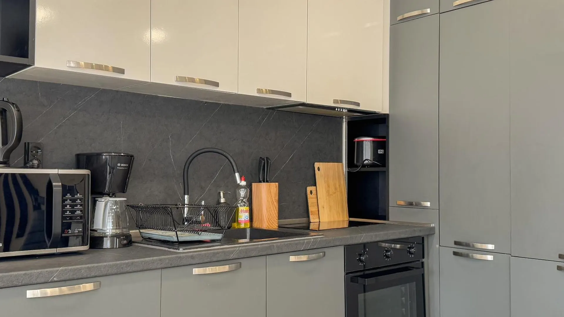 Elite Business Residence With Free Gym Pass And Full Office Setup Plovdiv